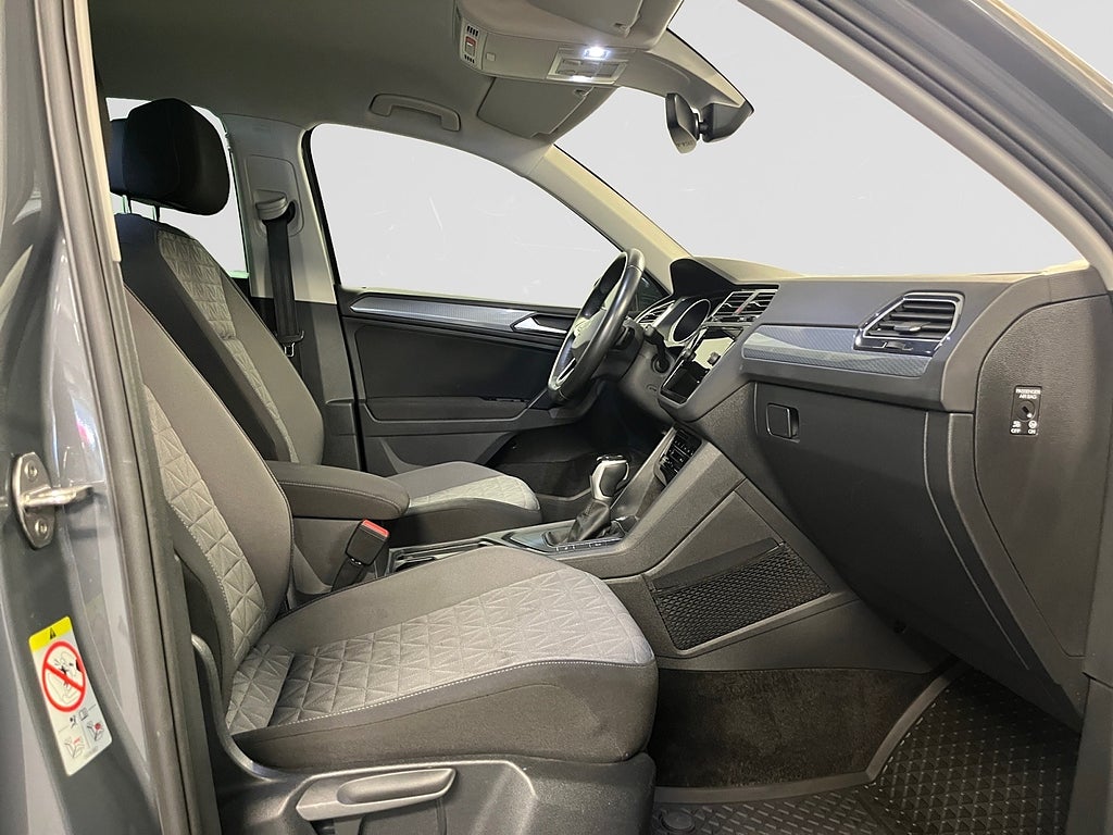 Volkswagen Tiguan 1.5 TSI Aut Adaptiv farth Motorvärmare Dragkrok Carplay bild 13