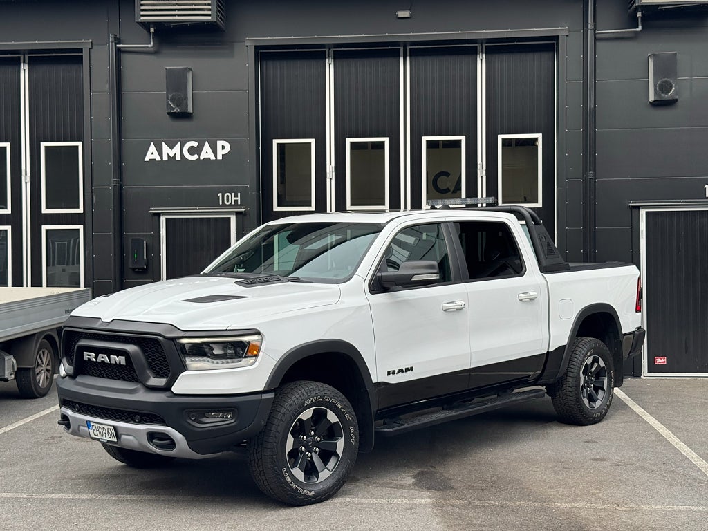 Dodge Ram 1500 Rebel | Crew Cab 5.7 V8 Hemi | MOMS | Flakbåge | Jalusi