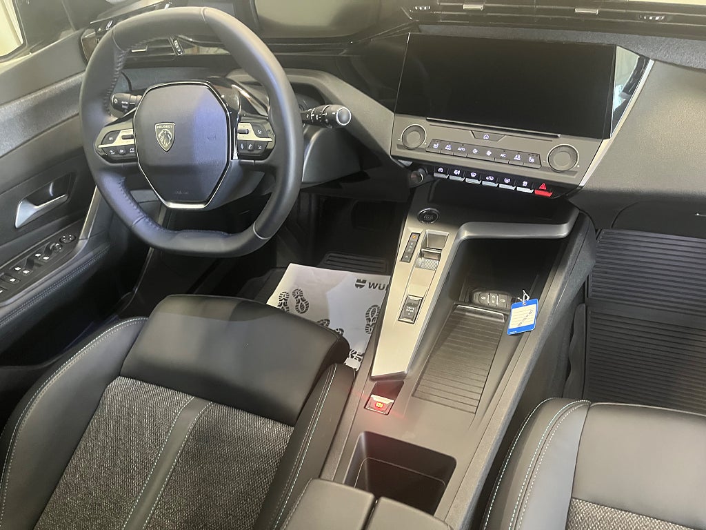 Peugeot 308 sw Hybrid 145 AUT Sportswagon thumbnail