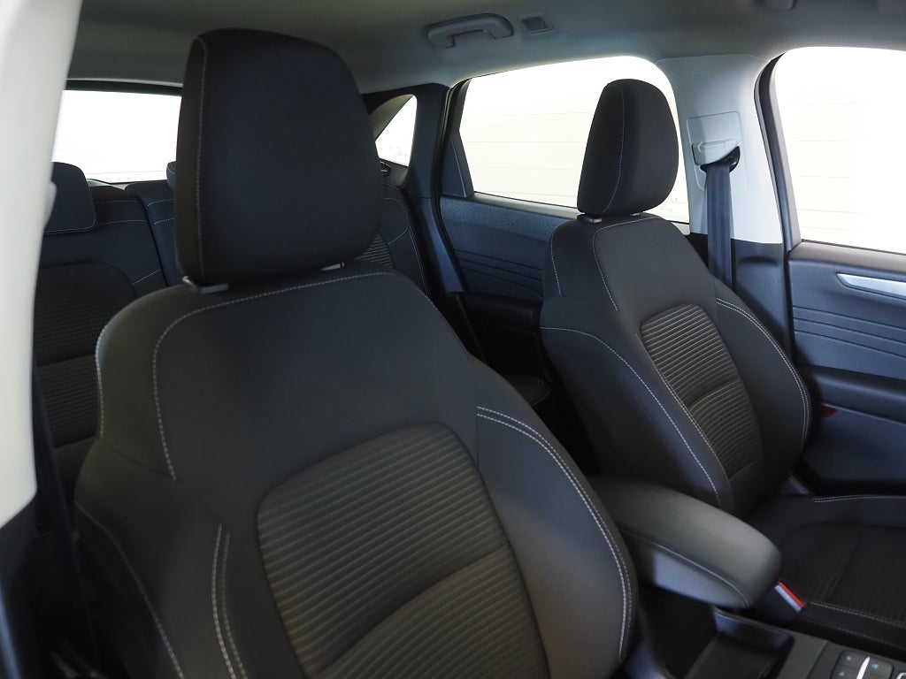 Ford Kuga Plug-In Hybrid 225hk E-CVT Titanium |Drag|Kamera|Navi| 2021