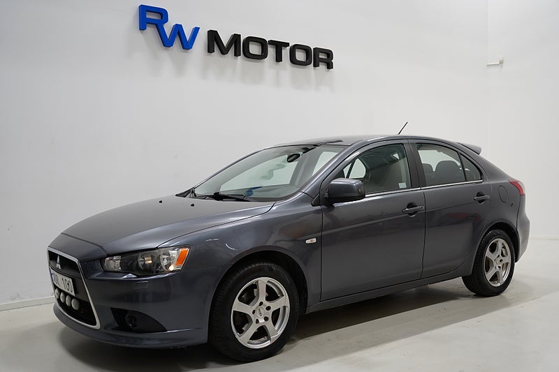 Halvkombi Mitsubishi Lancer 1 av 18