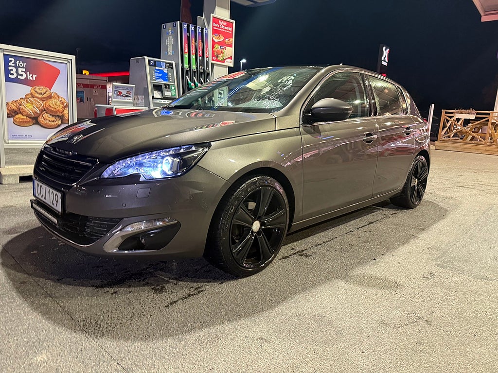 Peugeot 308 PANO/ NAVIGATION /1.2 PureTech 130 Allure