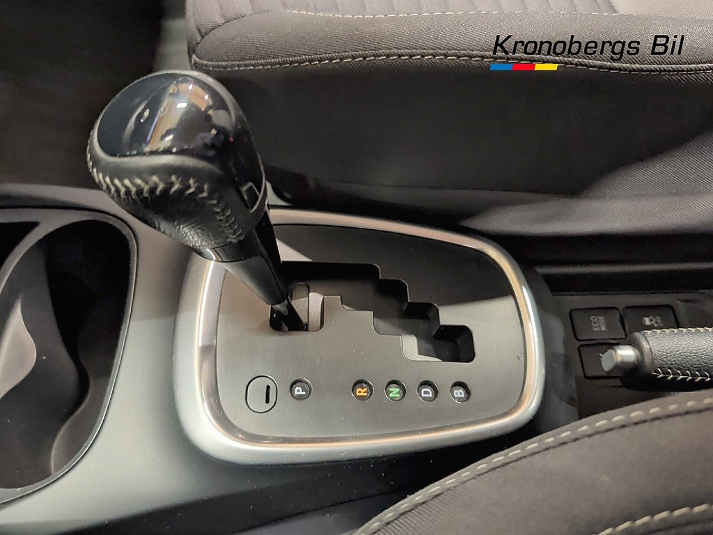 Toyota Yaris Hybrid Active 101 hk Automat  – bild 12