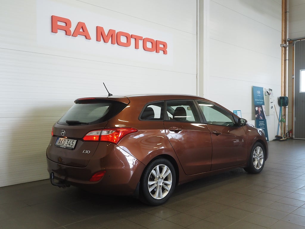 Hyundai i30 Kombi 1.6 GDI 135hk Aut Business Dragkrok Motorvärmare 2014