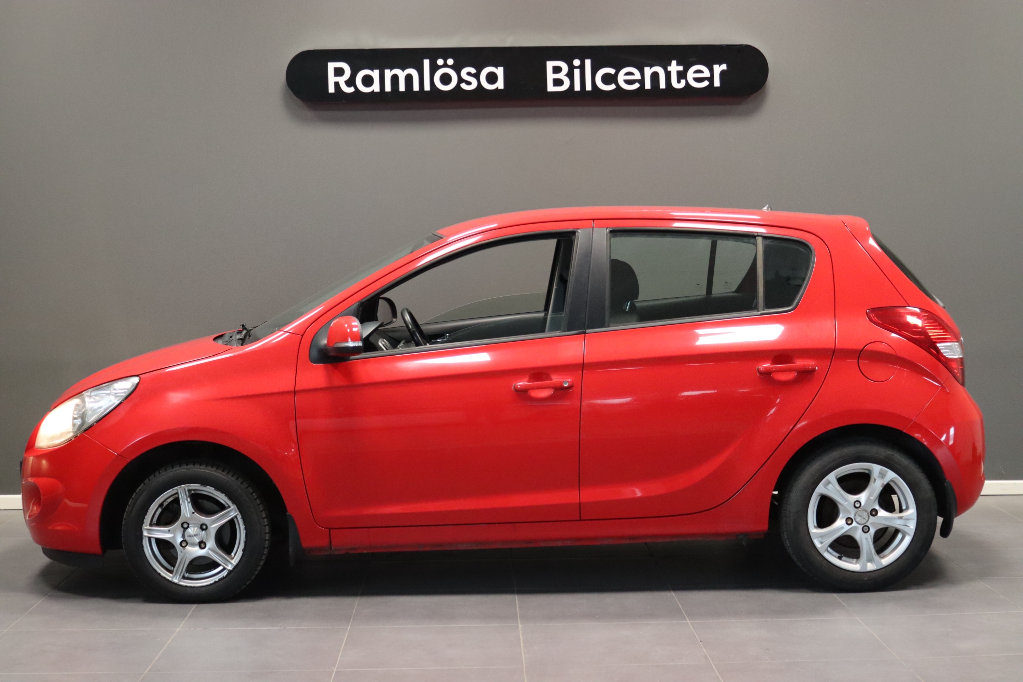Hyundai i20 1.2 Select 77 hk 4-cyl 2011, kuva 2/46