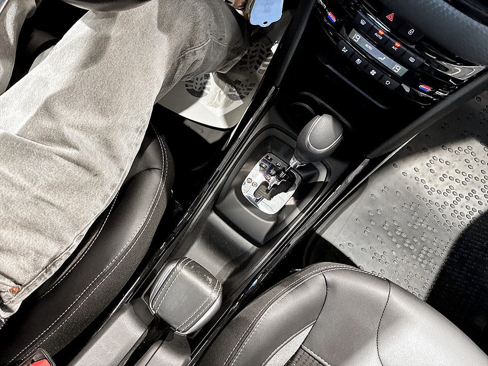 Bild på Peugeot 2008 Allure 1.2 PT 110hk Aut PANO CARPLAY