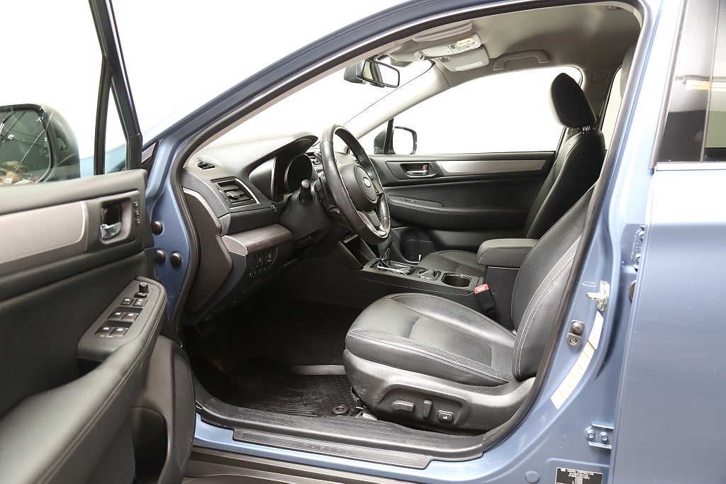 Subaru Outback 2,5i 175hk Ridge AWD Aut Skinn Motorv Drag Bränslev 2019