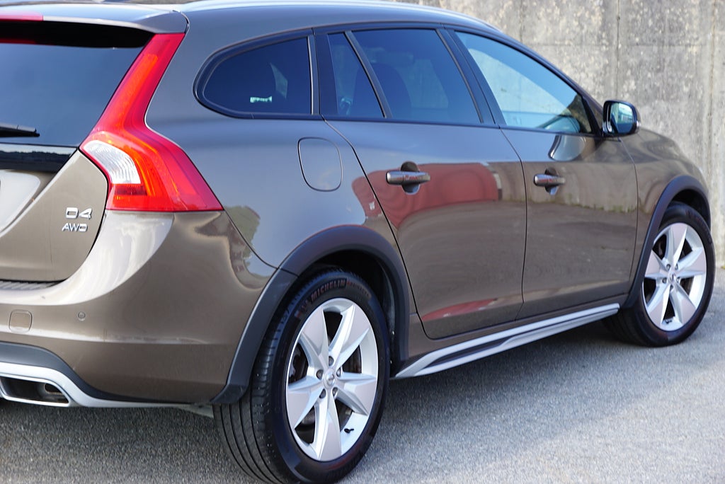 Volvo V60 Cross Country D4 AWD Summum|Drag|BLIS|Värmare|Adaptiv-Fart|S