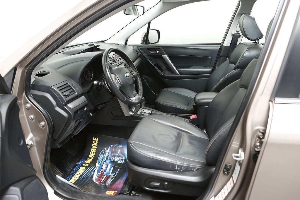 Subaru Forester 2,0i XE AWD Aut Skinn Pano Drag Nybesikt 2014