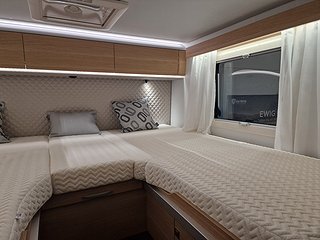Husbil-halvintegrerad Adria MATRIX 670 SL 60Y 26 av 28