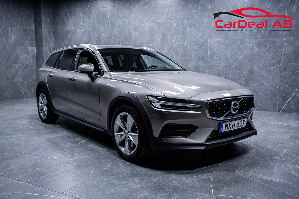 Volvo V60 Cross Country B4 AWD Momentum Navi Kamera Drag VOC