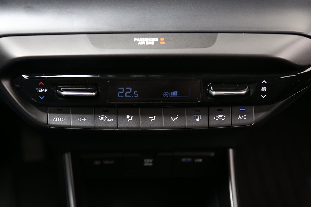 Hyundai i20 1,2 MPi 84hk Essential 5D CarPlay Backkamera 1ägare 2021