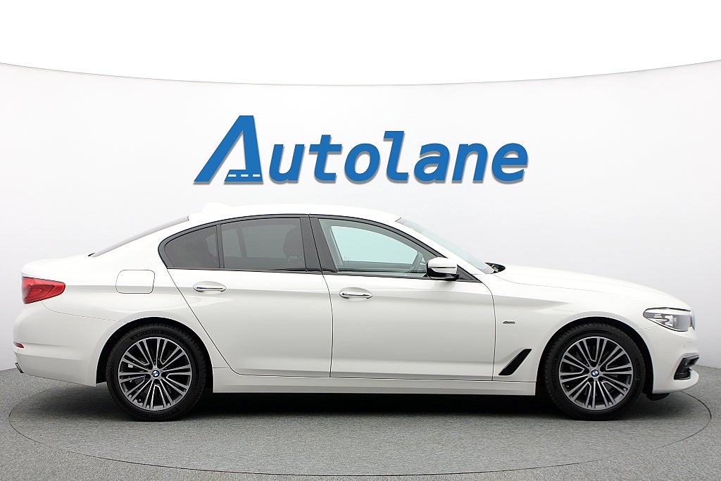 BMW 540 i Sedan SportLine, HUD, 340hk, Dragkrok, Backkamera