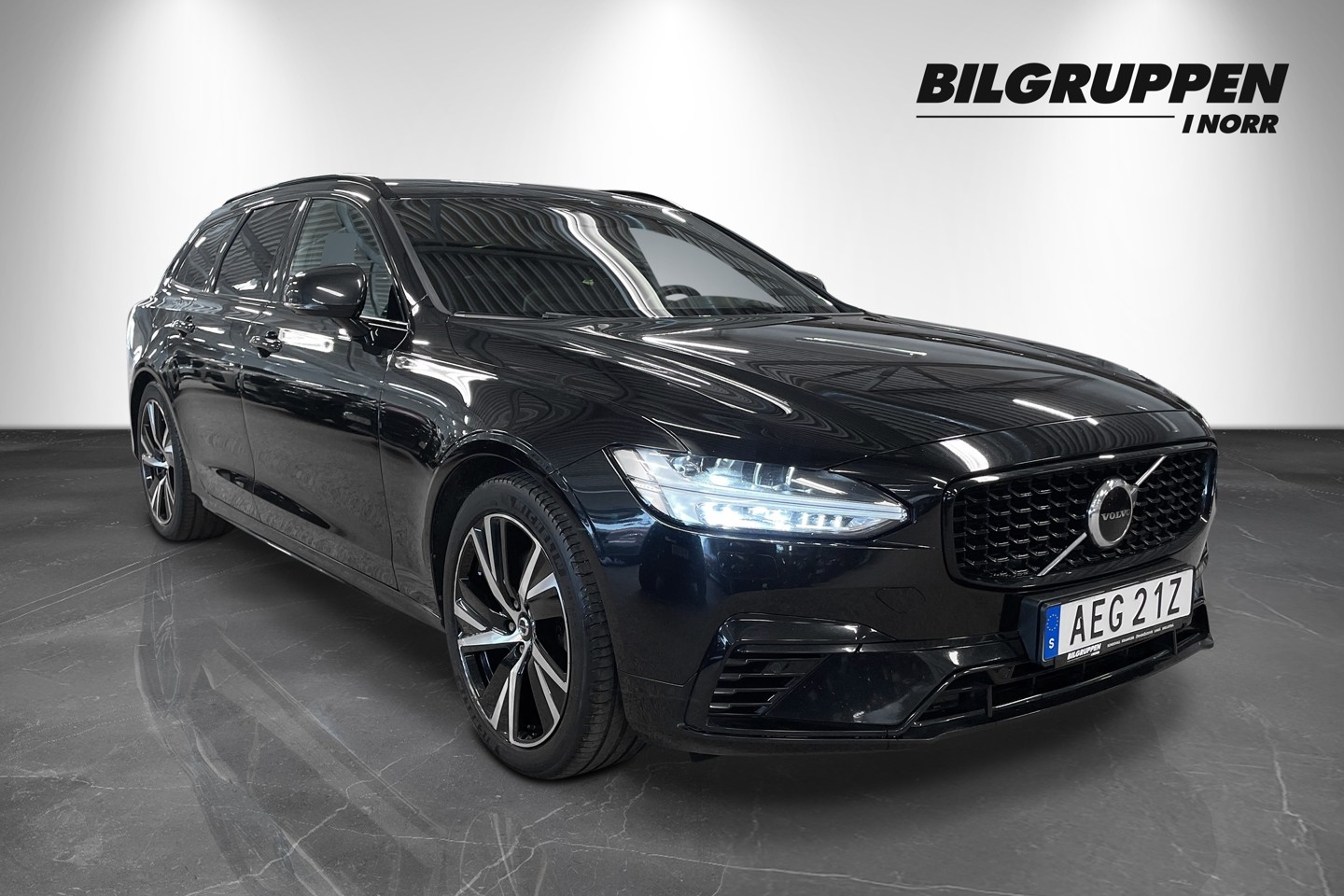 Volvo V90 Recharge T6 AWD R-Design 2021, bild 4/44