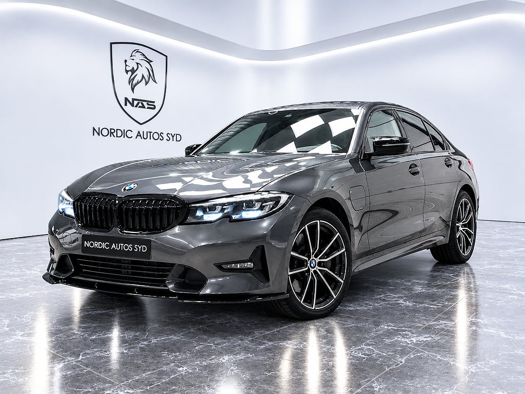 BMW 330e Sedan / Sport line / Plug in hybrid / Navi