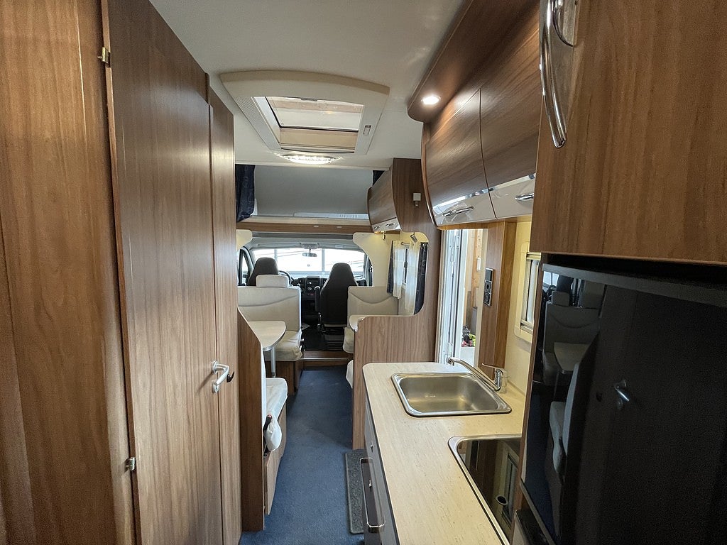 Pilote C 700 S /B-körkort/6-bältad/6-sovplatser - Pilote