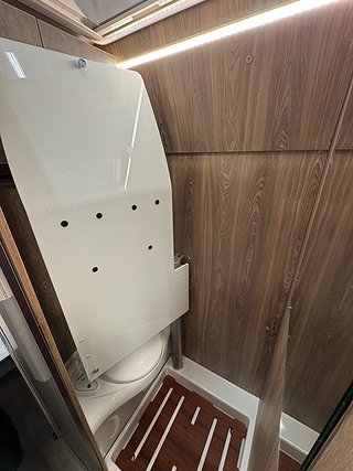 Husbil-halvintegrerad Robeta Helios 180HK AUT Adapt farthållare 15 av 22