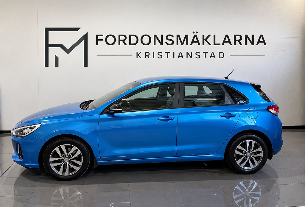 Hyundai i30 1.4 T-GDi, 1 brukare sedan ny, Backkamera, Rattvärme