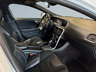 Volvo V40 D3 R-Design Aut Dvärmare B-kamera Farthållare S&V-däck – bild 10