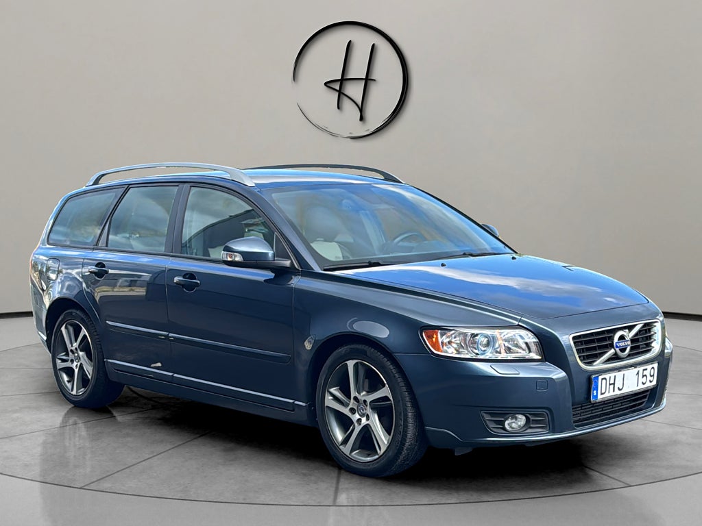 Volvo V50 D2 116hk 6-Vxl * Classic * Momentum * Skinn * Xenon