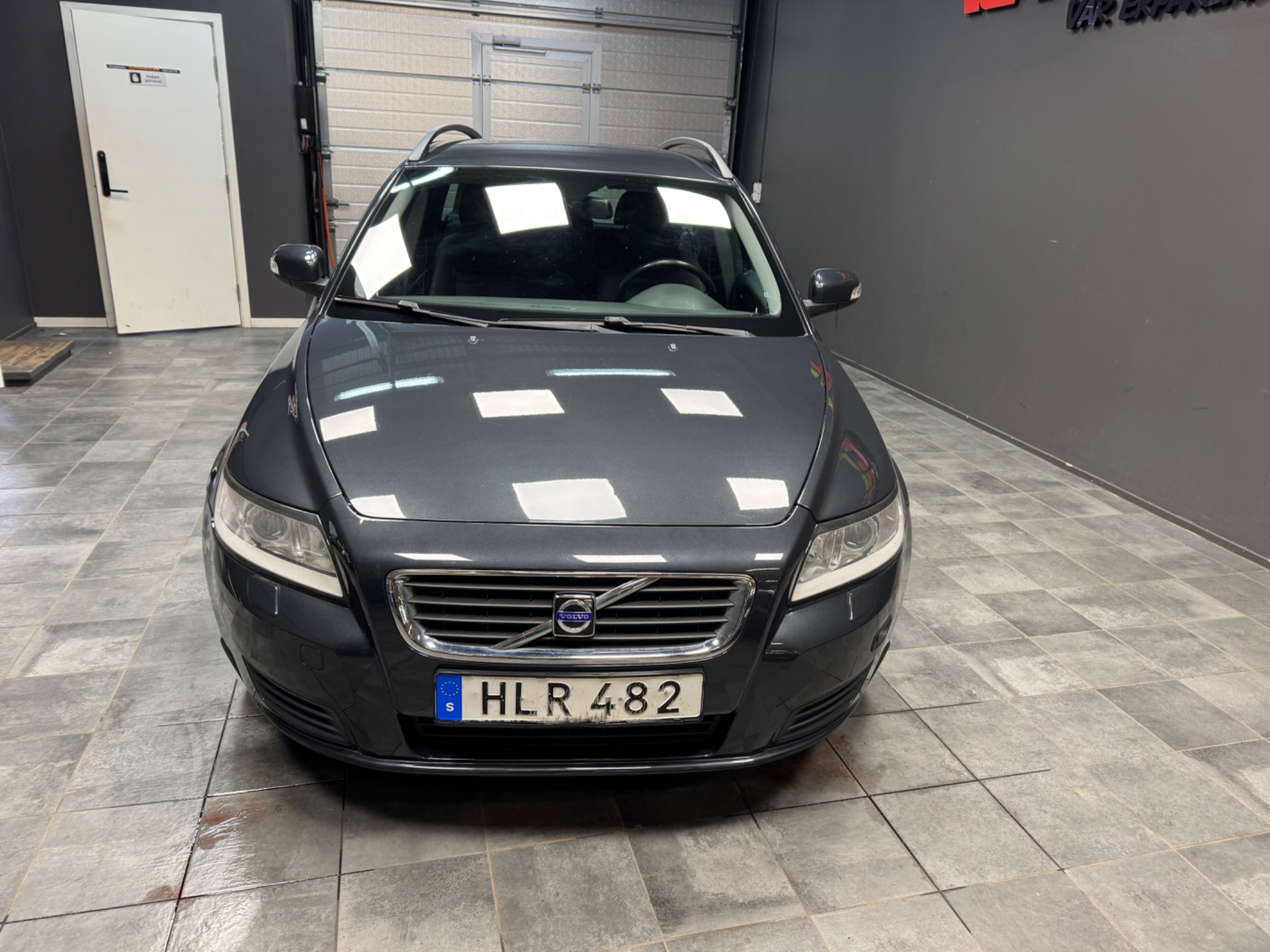 Volvo V50 1.8 Flexifuel Kinetic 125HK 2009, kuva 2/37