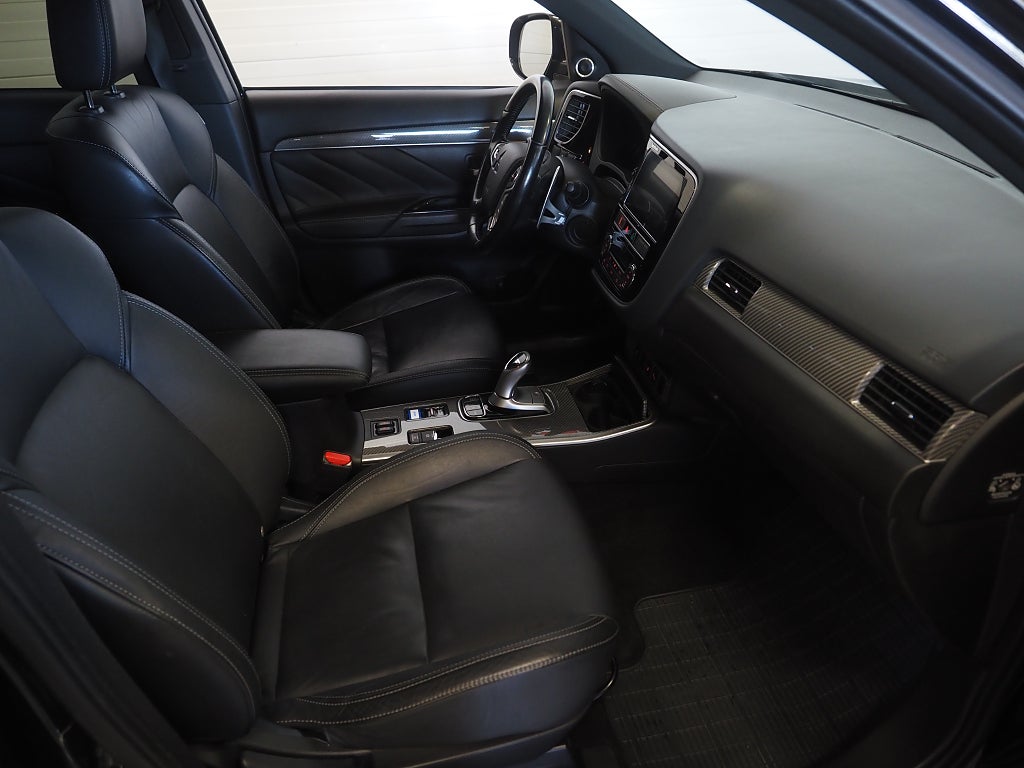 Mitsubishi Outlander PHEV 4WD CVT Business Dragkrok Skinn 360° Kamera 2019