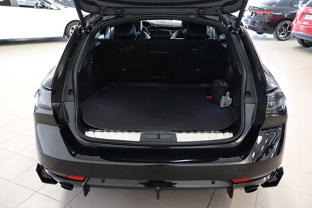 Bild på Peugeot 508 SW PSE Hybrid4 360hk AWD - PANORAMA, FOCAL