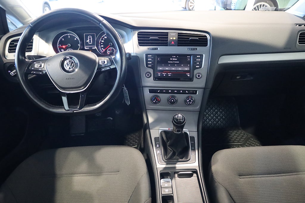 Volkswagen Golf 5-dörrar 1.6 TDI  4Motion Drag Värmare Blåtand Carplay 2016