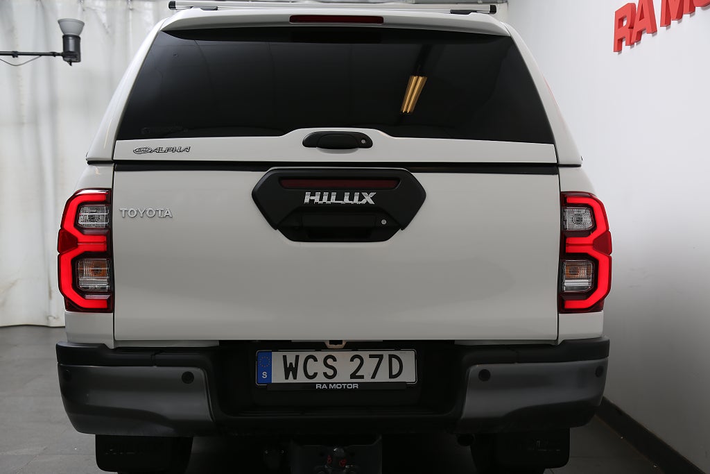 Toyota Hilux Dubbelhytt 2,8 MHEV 204hk Invincible 4WD Flak/Kåpa Moms 2026