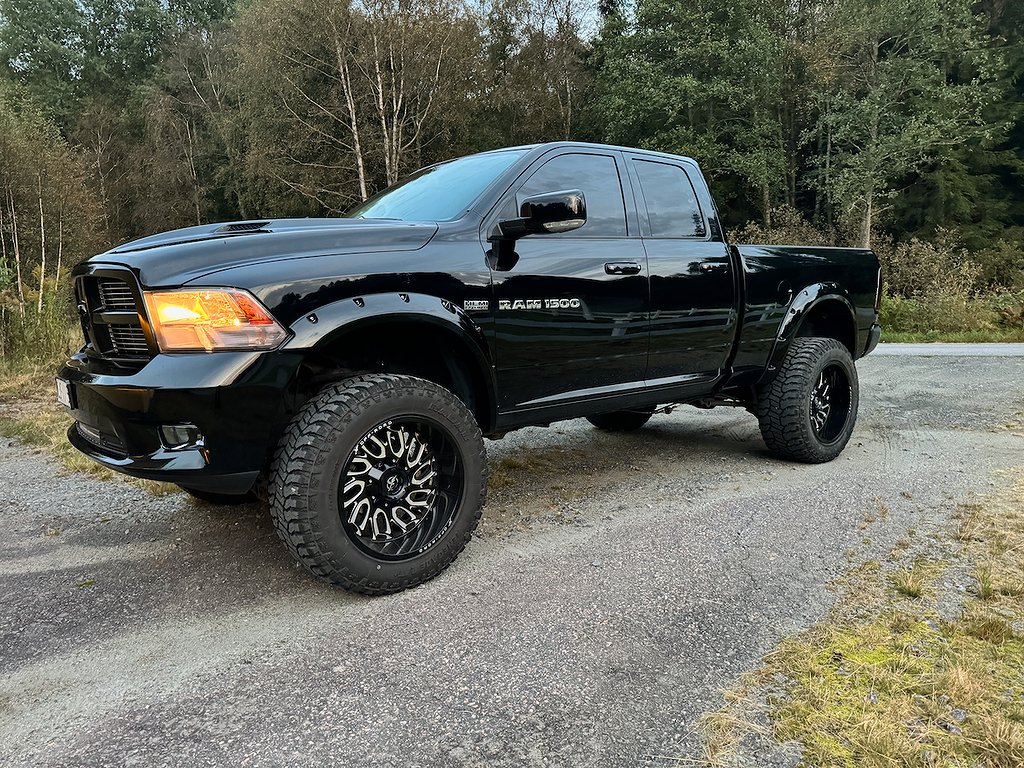 Dodge Ram 5,7 HEMI Sport höjd 9 tum