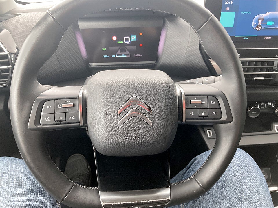 Bild på Citroën e-C4 Shine 50kWh 136hk Aut B-KAMERA CARPLAY 