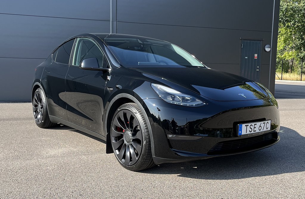 Tesla Model Y Performance / Moms / 1 äg / V-hjul