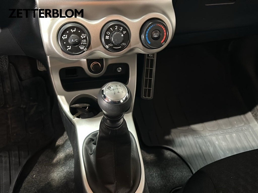 SUV Toyota Urban Cruiser 14 av 16