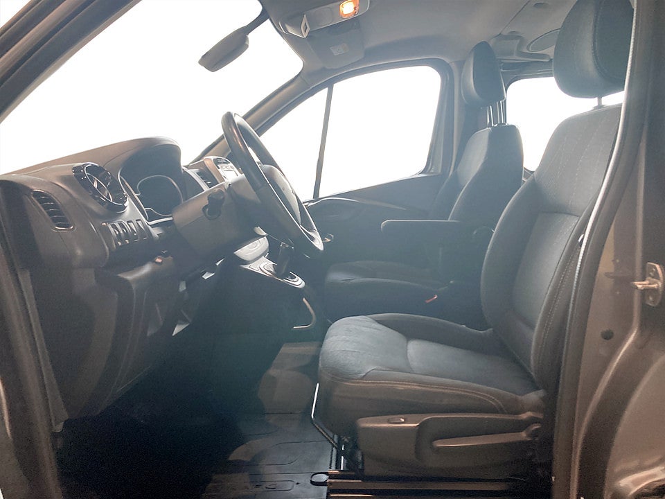 Bild på Renault trafic Crewcab 3.0t 2.0 dCi 170hk Aut 5-SITS B-KAMERA DRAG