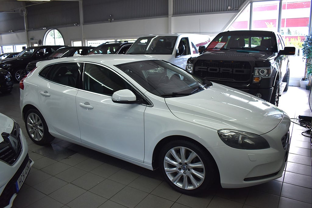 Volvo V40 D3 Manuell, 150hk Momentum Drag H/K