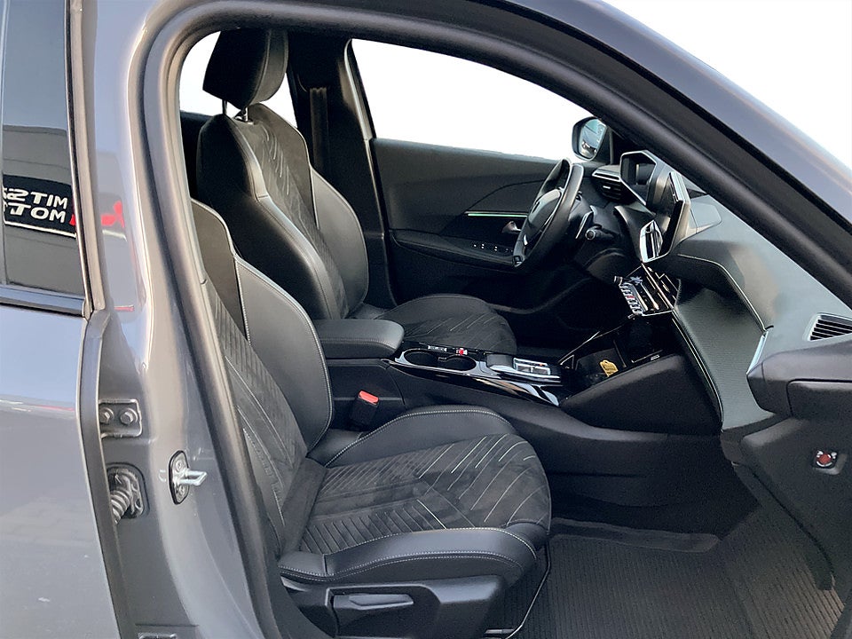 Bild på Peugeot 2008 GT 1.2 PT 130hk Aut B-KAMERA CARPLAY