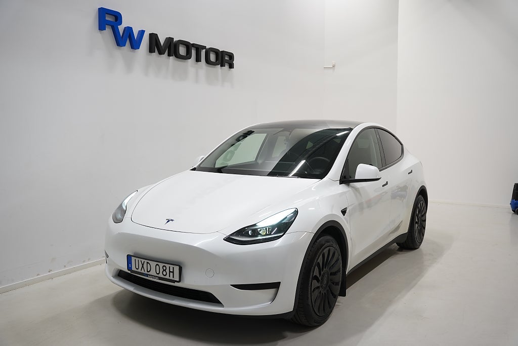 Tesla Model Y Standard Range 299hk / Dragkrok / En ägare