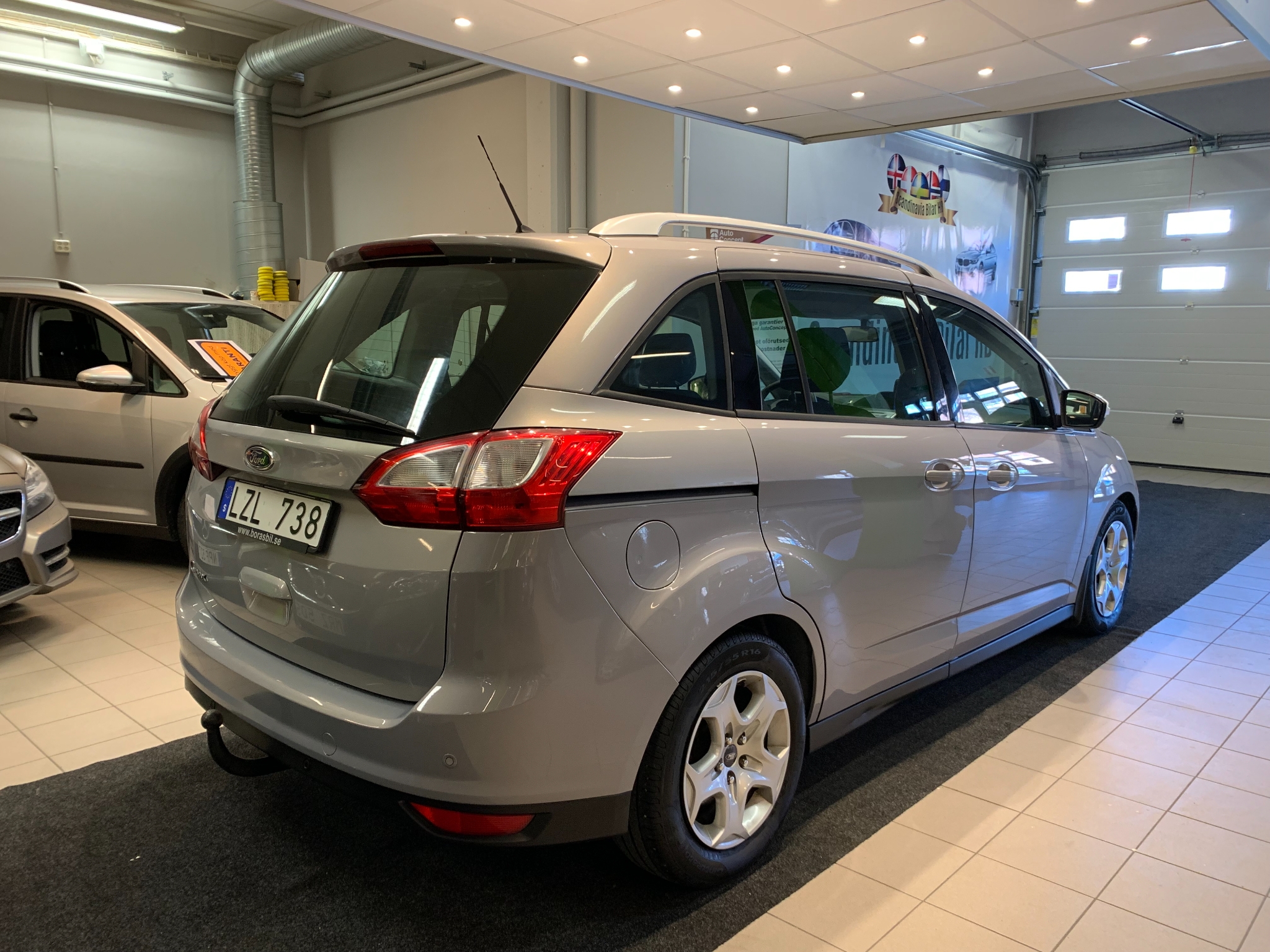 Ford Grand C-MAX 2.0 TDCi 7-sits Automat 2012, bild 6/52