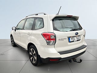 Subaru Forester 2.0 4WD Sov-däck/Drag/Kamera/Pano/Skinn/Kedja/P-sens