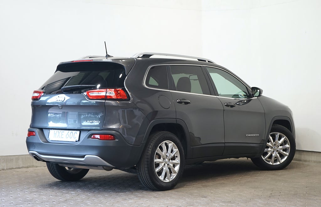 Jeep Cherokee 2.4 B-kamera 186hk