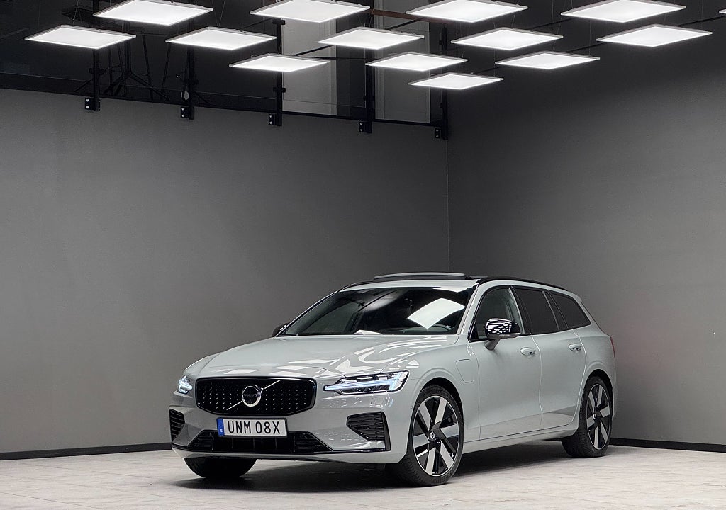 Volvo V60 Recharge T8 AWD Ultimate Dark/360°/Pano/Drag/2,99%