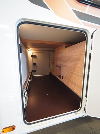 Husbil-halvintegrerad Weinsberg CaraCompact 600 MEG Pepper Edt 4 av 17