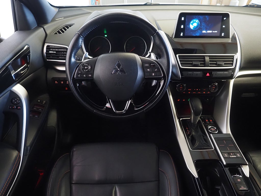 Mitsubishi Eclipse Cross 1.5 T-MIVEC S-AWC CVT Intense Onyx Pano 360° Skinn HUD