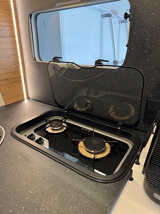 Husbil-halvintegrerad Pilote P 740 FC Evidence Automat 8 av 22