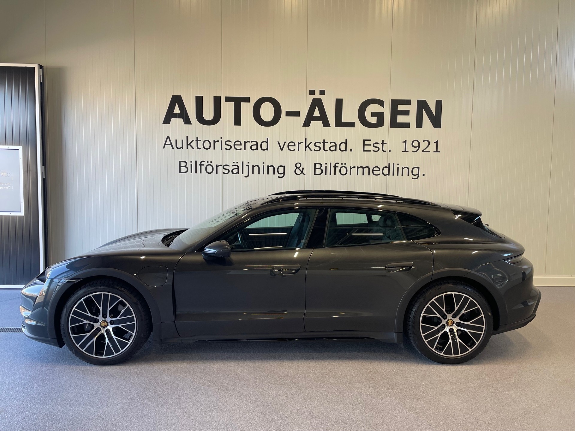 Porsche Taycan 4 Cross Turismo 2023, kuva 3/38