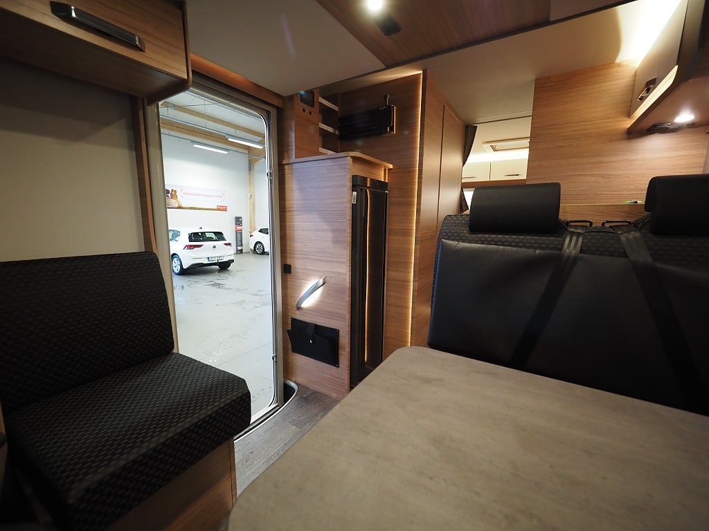 Weinsberg CaraSuite 700 MEG Aut I Markis I Taksäng