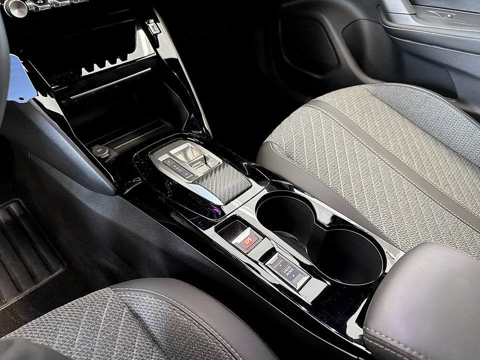 Bild på Peugeot 2008 Allure 1.2 PT 130hk Aut B-KAMERA CARPLAY