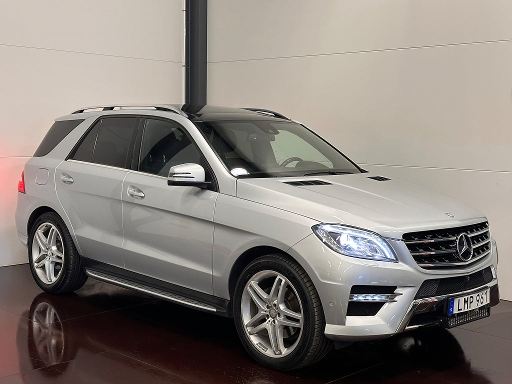 Mercedes-Benz ML 350 4M 258HK AMG PANO VÄRMARE DRAG 360° LUFTFJÄD *UNIK*