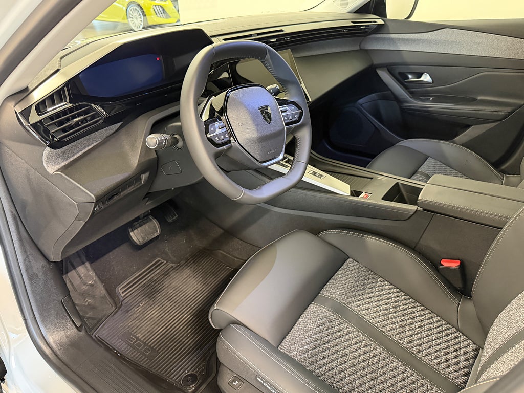 Peugeot 308 SW Hybrid 145 1.2 PT 145 e-DSC Avt drag  Demobil thumbnail