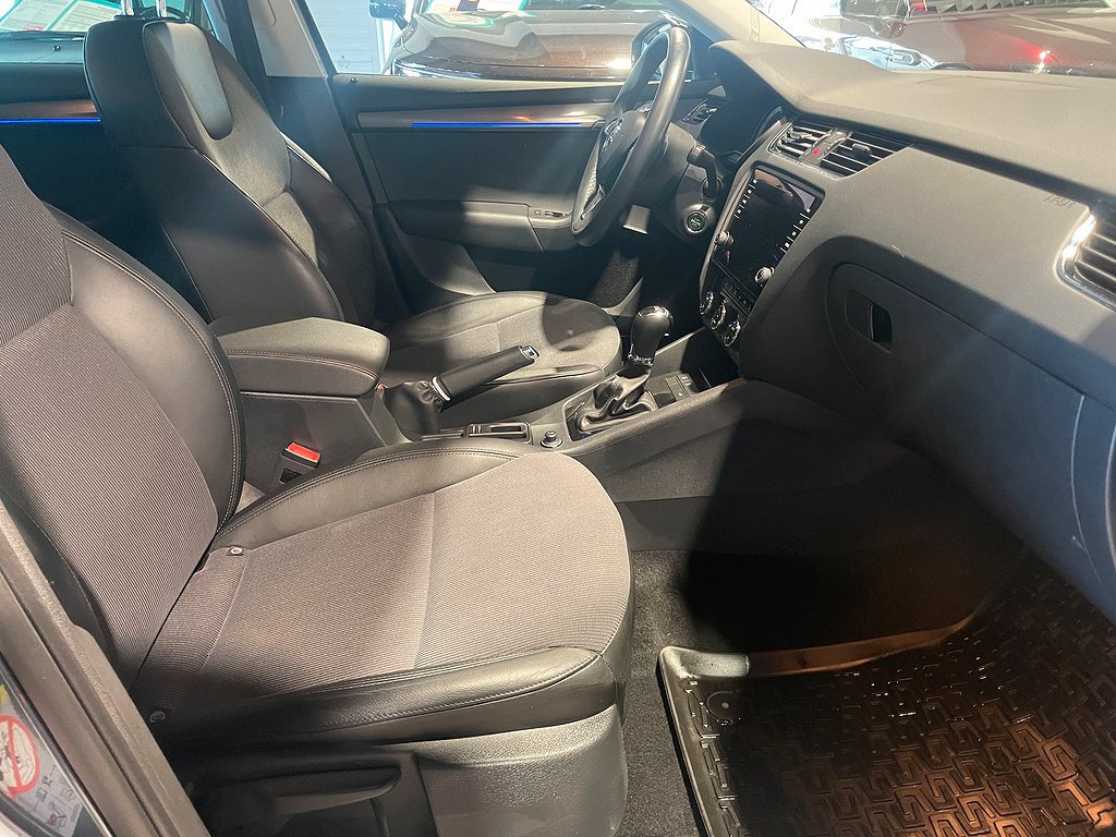 Skoda Octavia 1.5 TSI 150hk Premium |Drag|Värmare|Navi| 2020